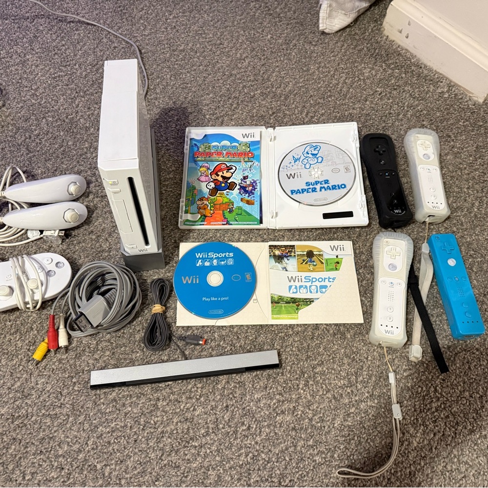Nintendo Wii Console Set - White and Blue